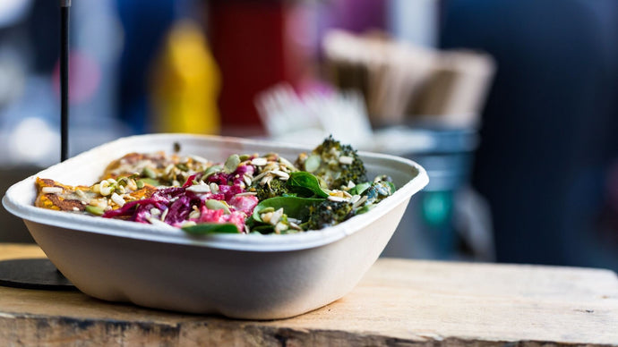 HOW TO EAT SUSTAINABLY IN A WORLD OF ON THE GO FOOD